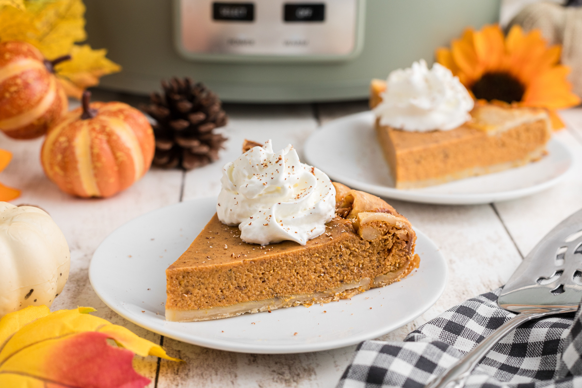 slice of slow cooker pumpkin pie on a plate.