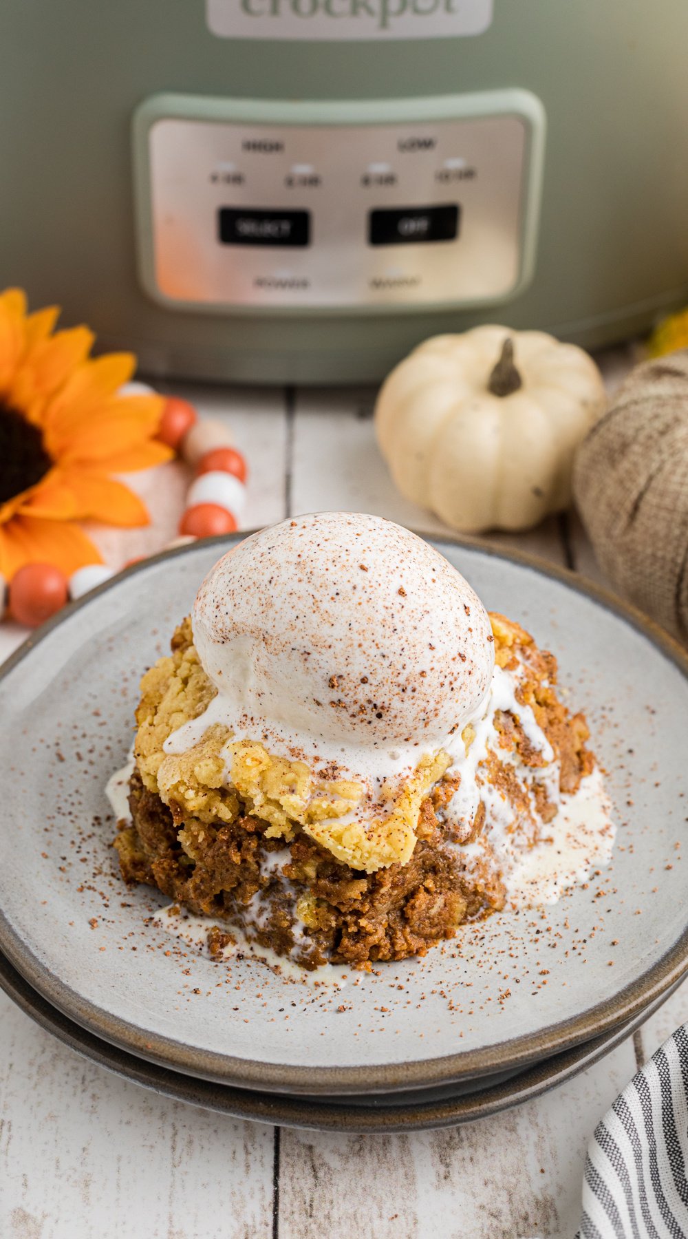 Long image of slow cooker pumpkin cobbler.