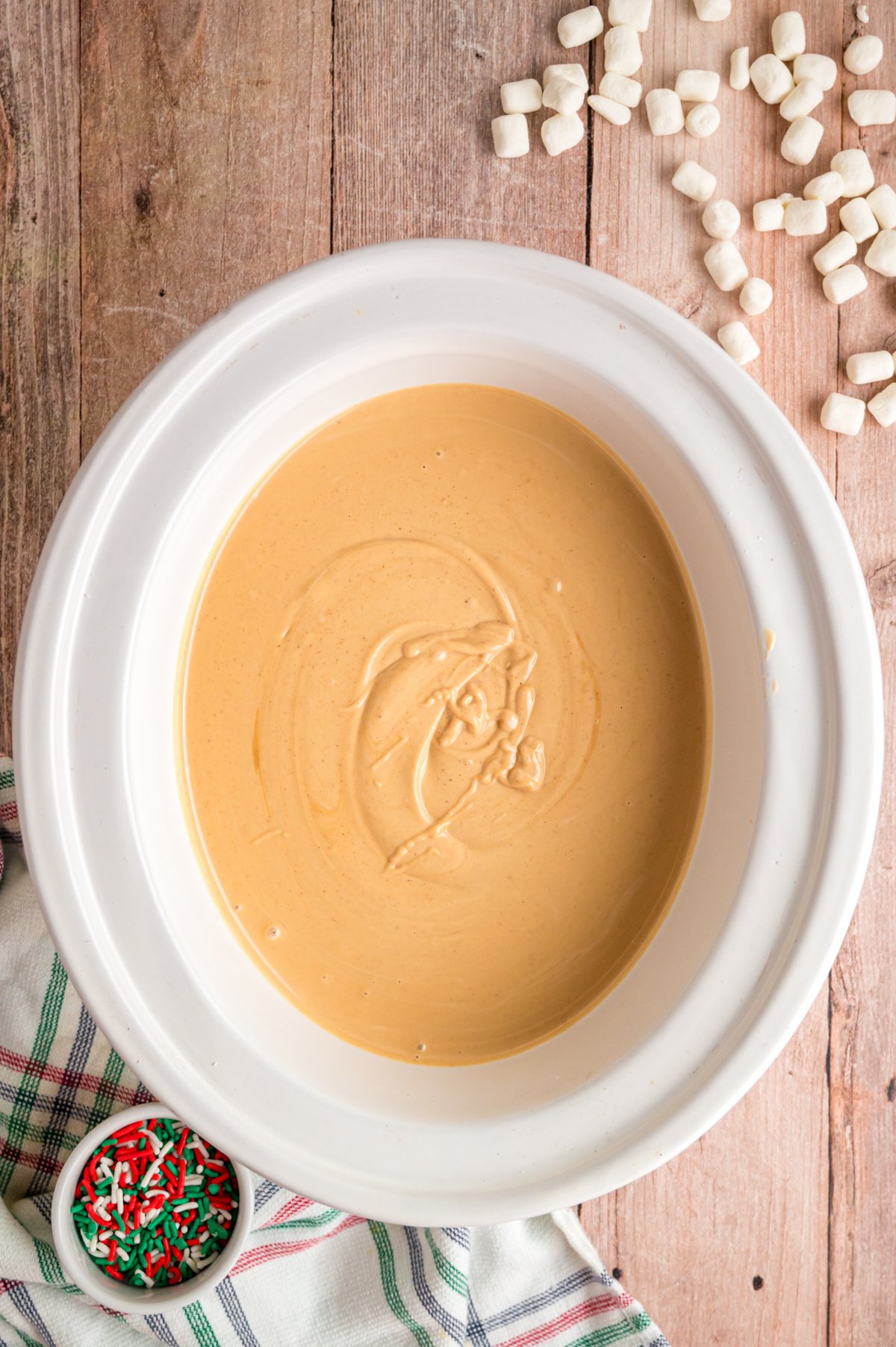 Almond bark and peanut butter after melting together in a crockpot.