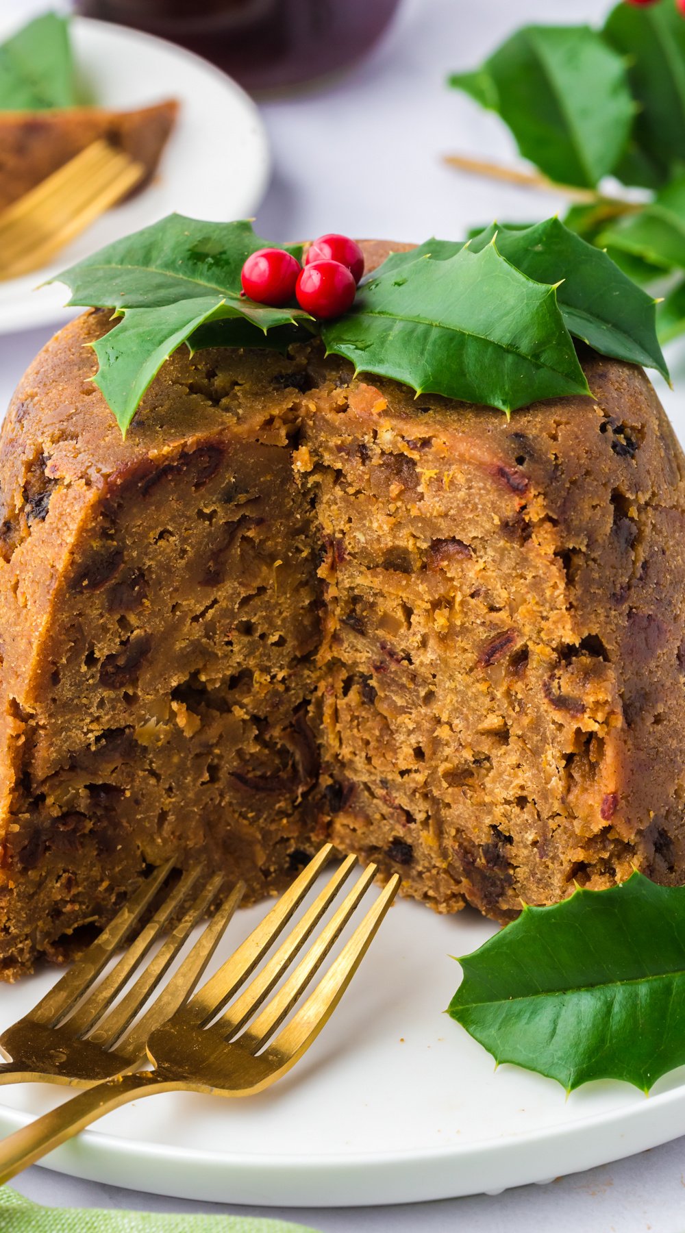 Long image of slow cooker figgy pudding.