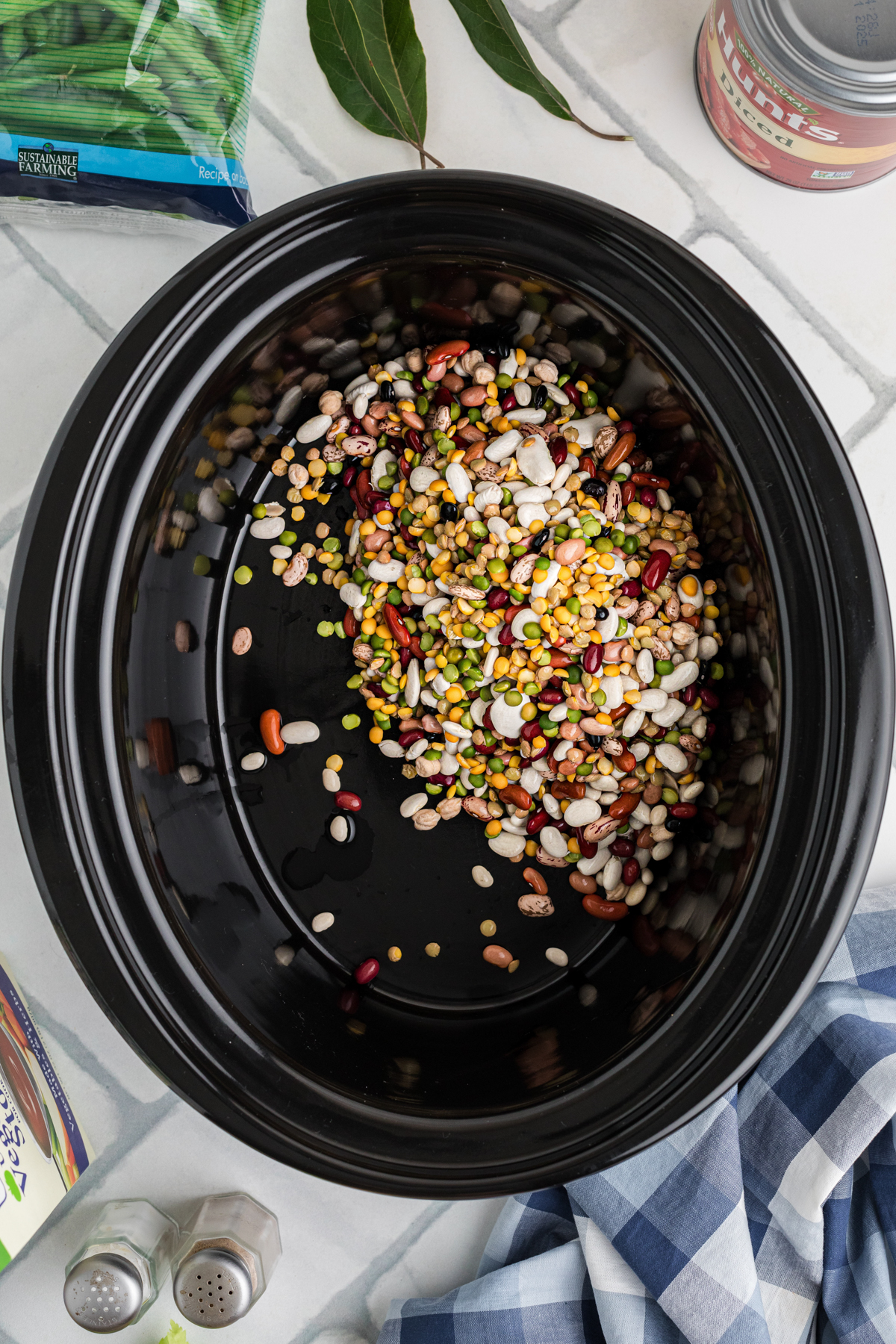 Beans in a slow cooker after rinsing.