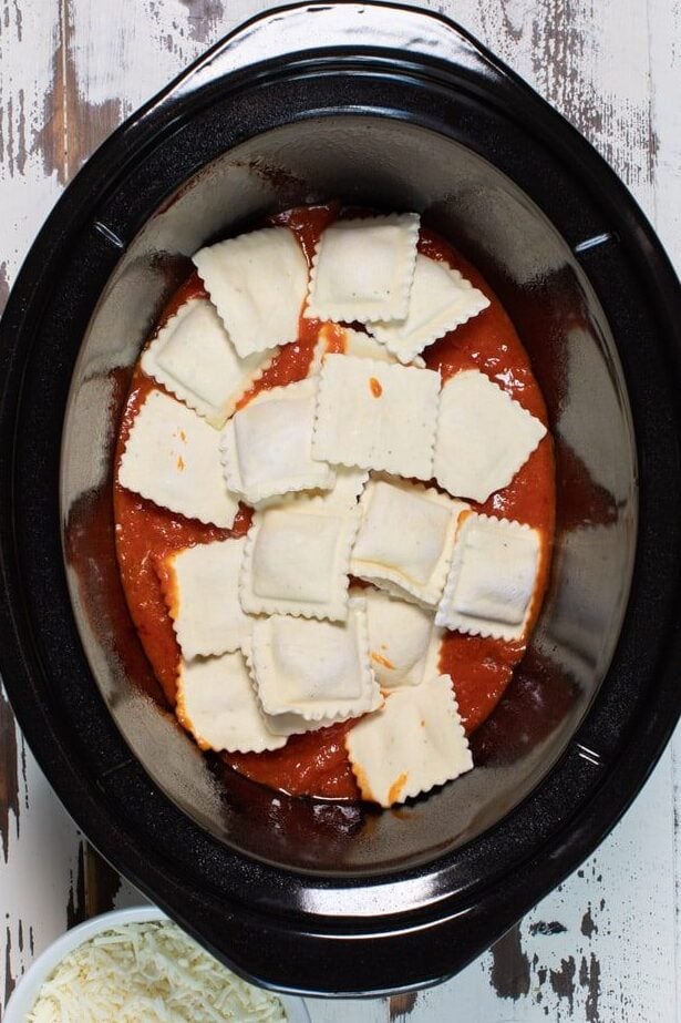 ravioli and marinara in slow cooker