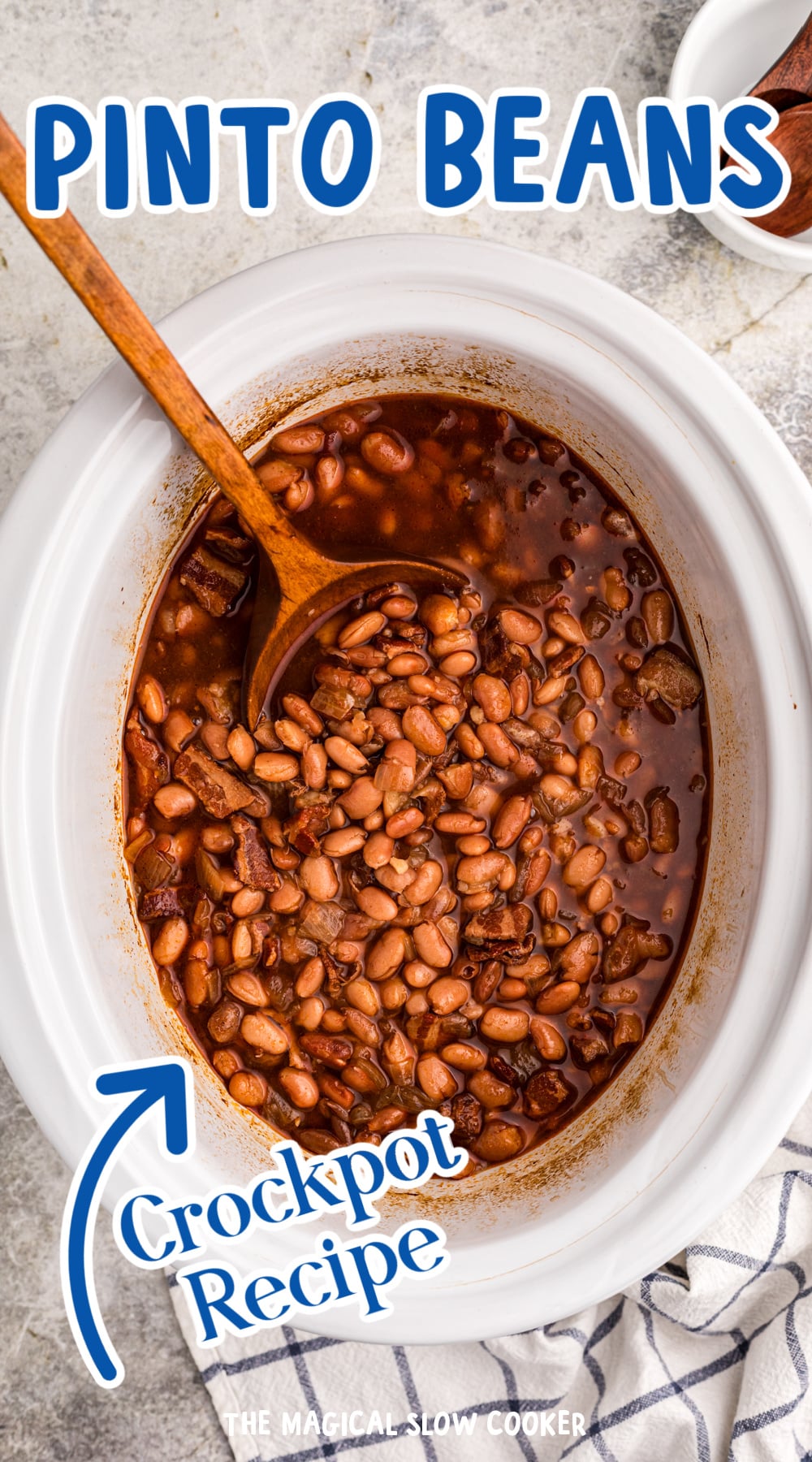 Long image of slow cooker pinto beans with text overlay.