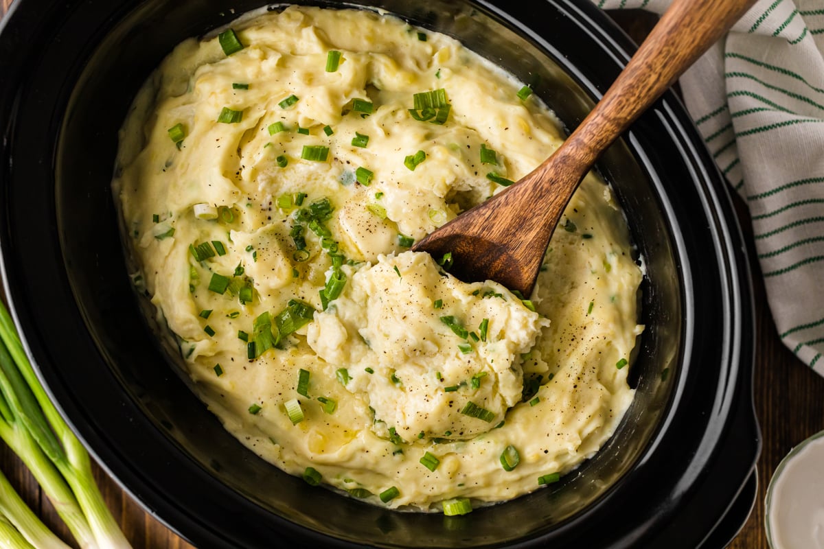 Slow Cooker Sour Cream and Onion Mashed Potatoes